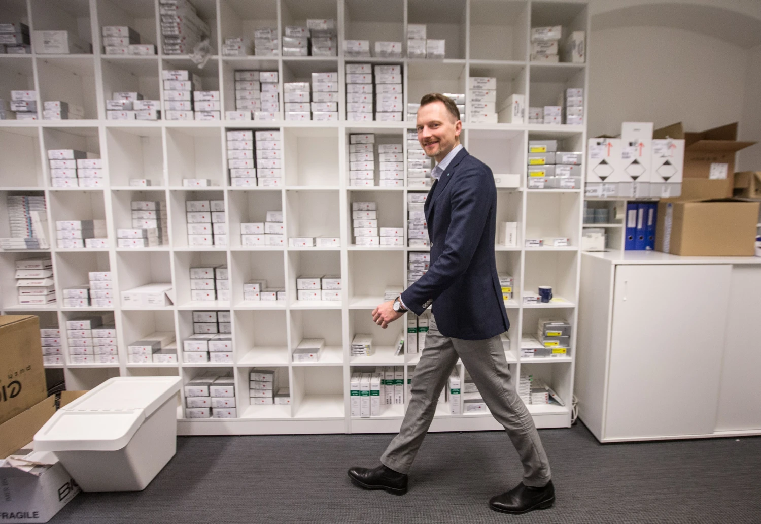 Giedrius Sprindys, bendrovės „Biomedika“ direktoriaus pavaduotojas pardavimams, neslepia, kad beveik du dešimtmečius įmonės pardavimų vadybininkai dirbo taip, kaip kas mokėjo ir šioje srityje nebuvo jokios struktūros bei tvarkos. Juditos Grigelytės (VŽ) nuotr.