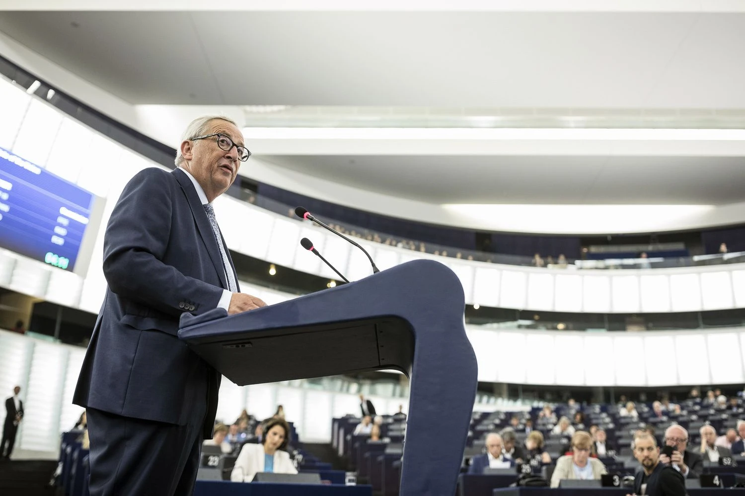Jeanas Claude’as Junckeris patikino nepretenduosiąs į Komisijos vadovo kėdę antrąkart. AP nuotr.