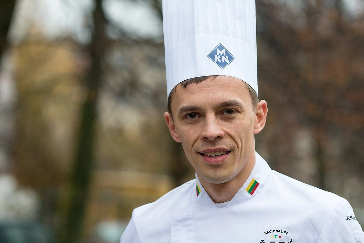 „Gyvenime reikia vengti ne dešrainių ir spurgų, o kraštutinumų“, – sako Jevgenijus Volkovas, išrinktas geriausiu 2016 m. Lietuvos virėju. Vladimiro Ivanovo ( VŽ) nuotr.



