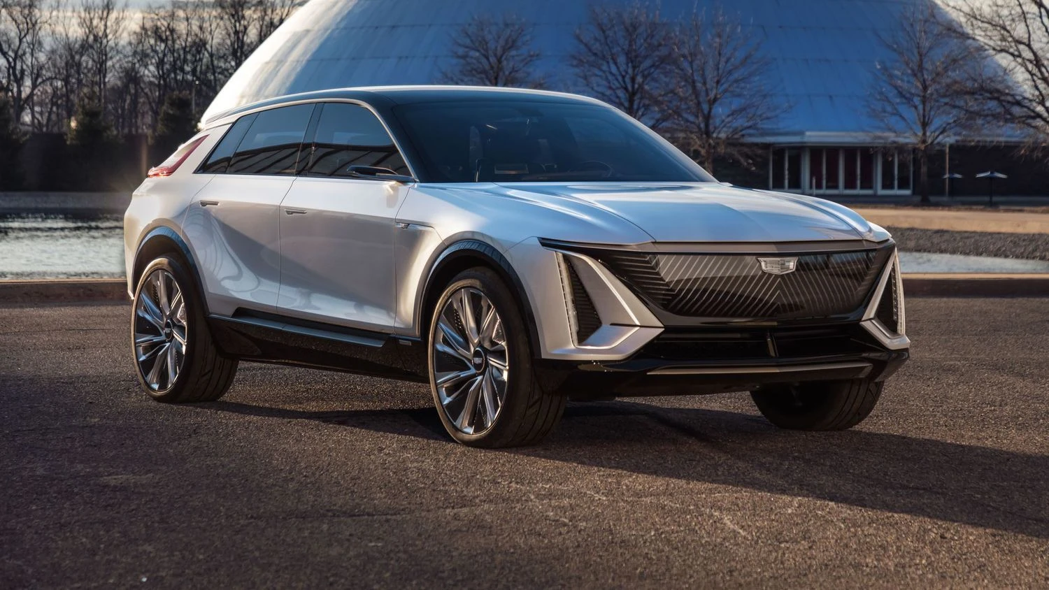 „Cadillac Lyriq“ elektromobilis. Gamintojo nuotr.