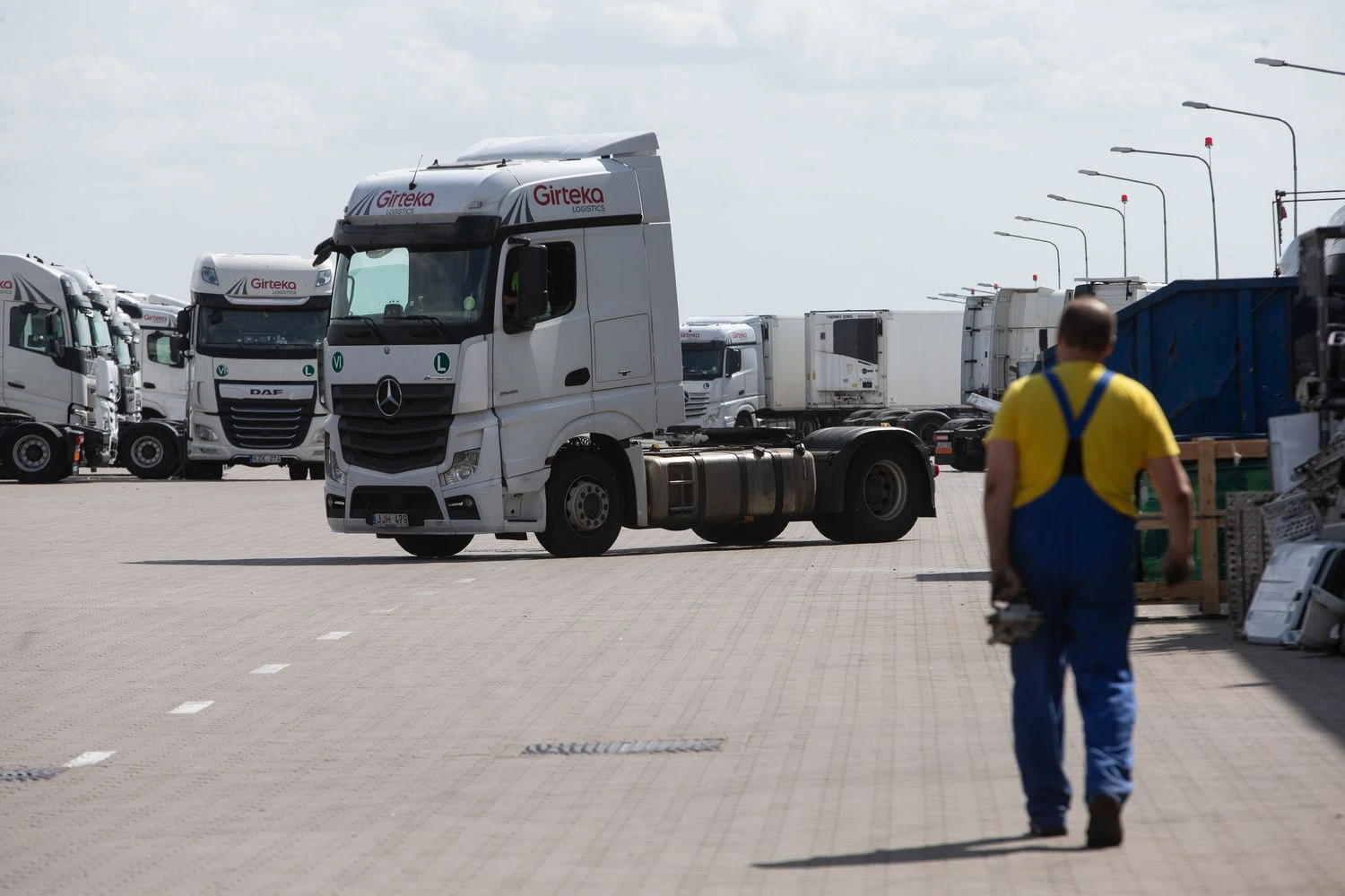 Nepaisant sudėtingų sąlygų, kelių transporto įmonių darbuotojų skaičius išlaiko augimą. Vladimiro Ivanovo (VŽ) nuotr.