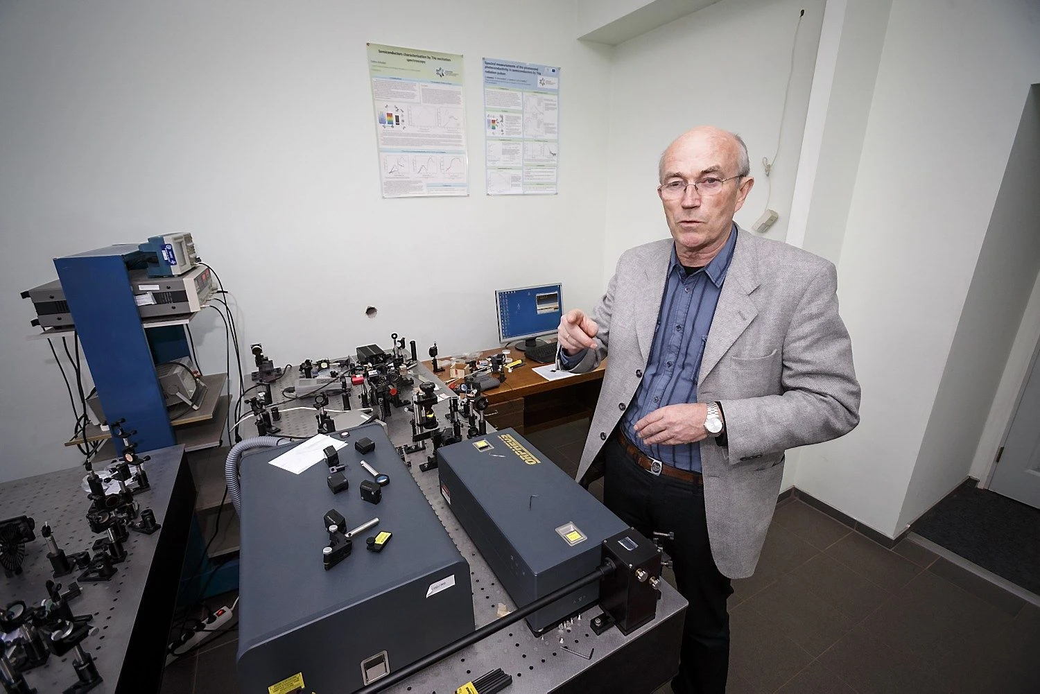 Profesorius Arūnas Krotkus sako, kad saulės elementų efektyvumą jų technologija gali padidinti iki 40–45%. Juditos grigelytės Vladimiro ivanovo (VŽ) nuotr.