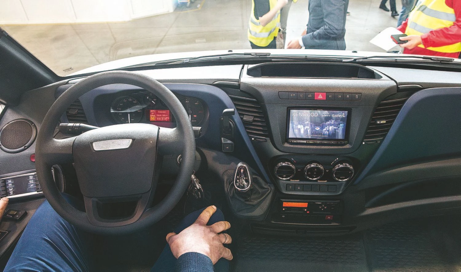 Artėjant numatytajam „Brexit“ kovo 29 dieną, vežėjai išaugusį parsikraustančių į Lietuvą srautą lygina su buvusiu 2016 m., iškart po britų sprendimo referendume. Juditos Grigelytės (VŽ) nuotr.