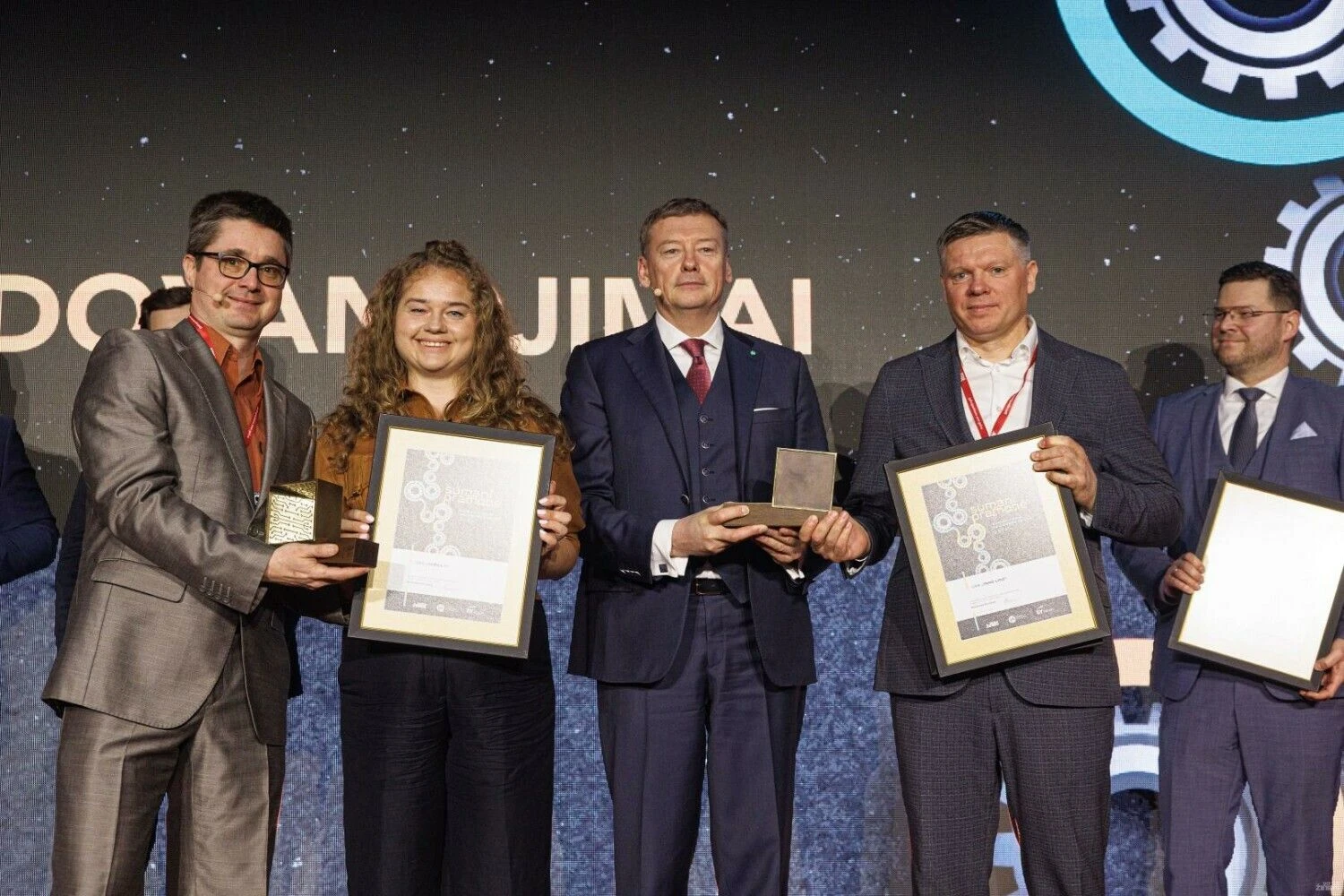 Sumanios pramonės konkurso nugalėtojai UAB „Inno Line“ ir Kauno UAB „Freda II“. Vladimiro Ivanovo (VŽ) nuotr.