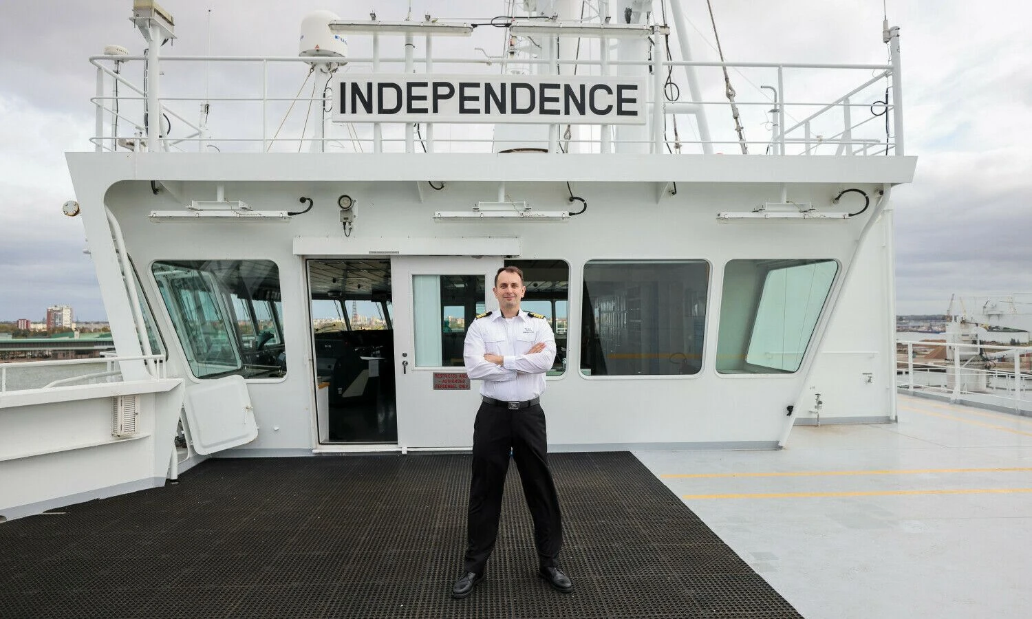 M. Gately, laivo-SkGD saugyklos „Independence“ kapitonas. BNS nuotr.
