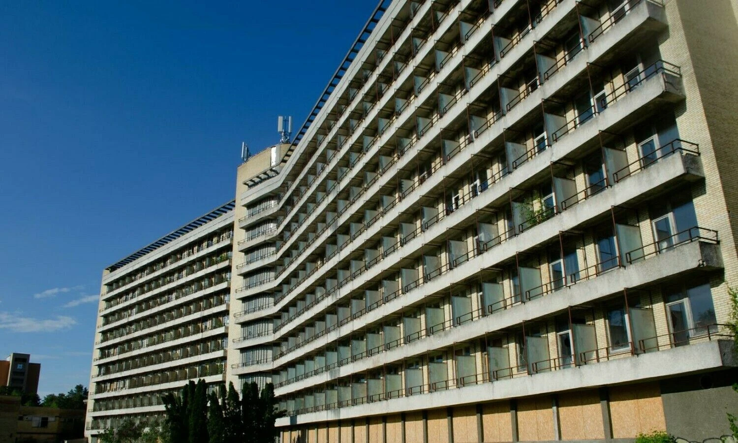 Apleista sanatorija „Nemunas“ Druskininkuose. Luko Blekaičio nuotr.