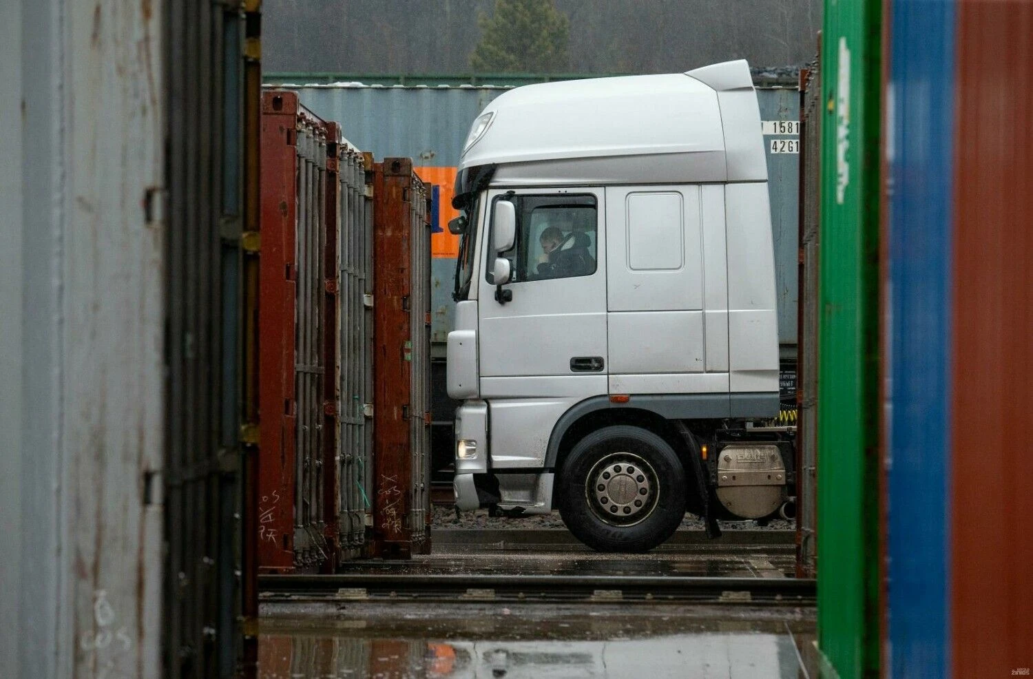 Maždaug pusės Lietuvoje įregistruoto komercinio transporto registracijos liudijimuose informacijos apie taršą nėra. Juditos Grigelytės (VŽ) nuotr.