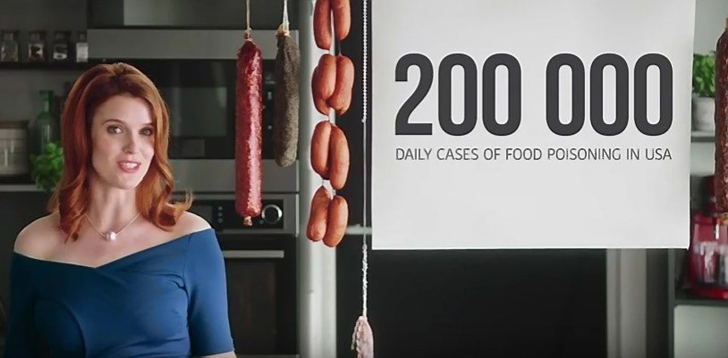 Stop kadras iš „Foodsniffer“ klipo.