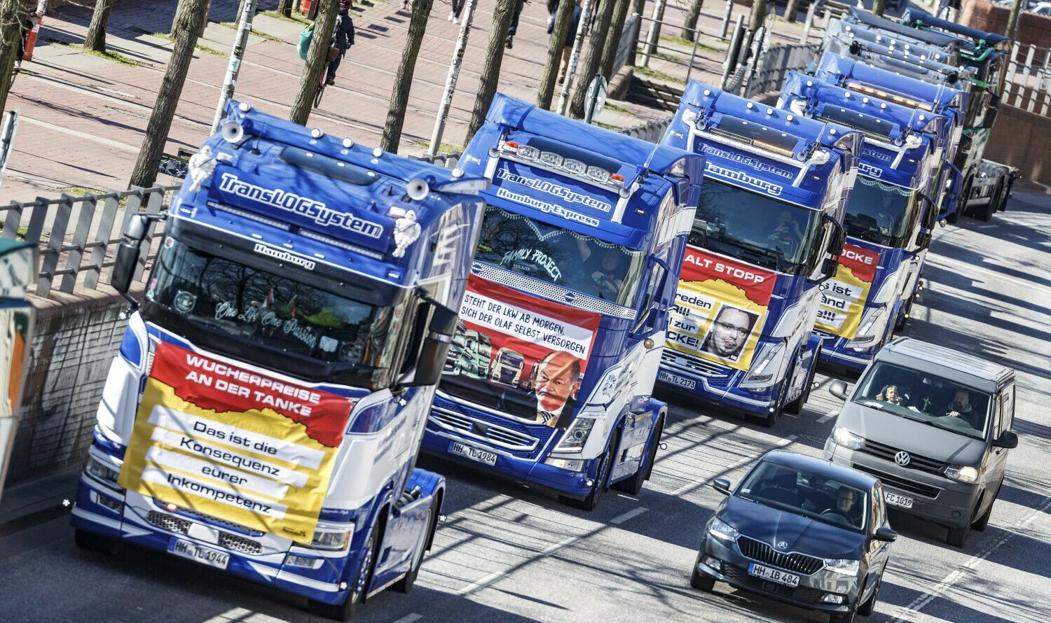 Vokietijos krovininio transporto atstovai protestuoja dėl sparčiai pakilusių degalų kainų. Markuso Scholzo (DPA / „Scanpix“) nuotr.