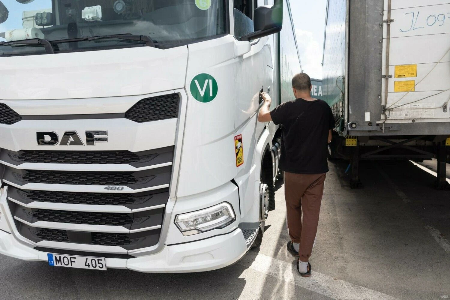 Tolimųjų reisų vairuotojų patekimo į Lietuvos transporto įmones keliai darosi vis brangesni ir sudėtingesni. Juditos Grigelytės (VŽ) nuotr.