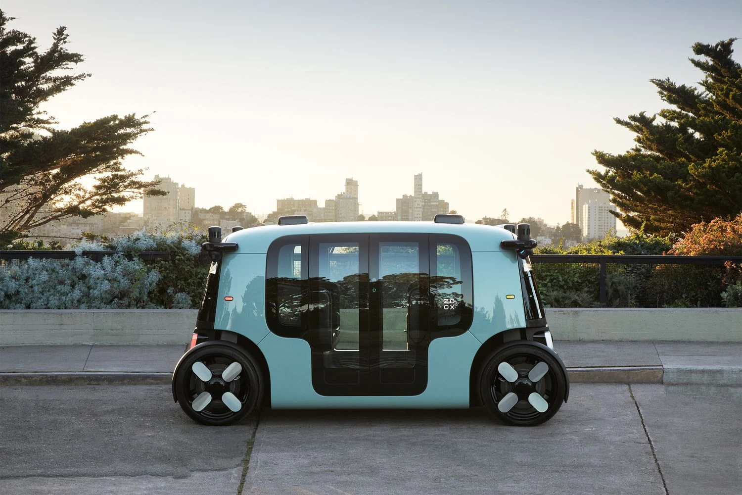 „Zoox L5“ robotizuotas taksi automobilis. „Zoox“ nuotr.