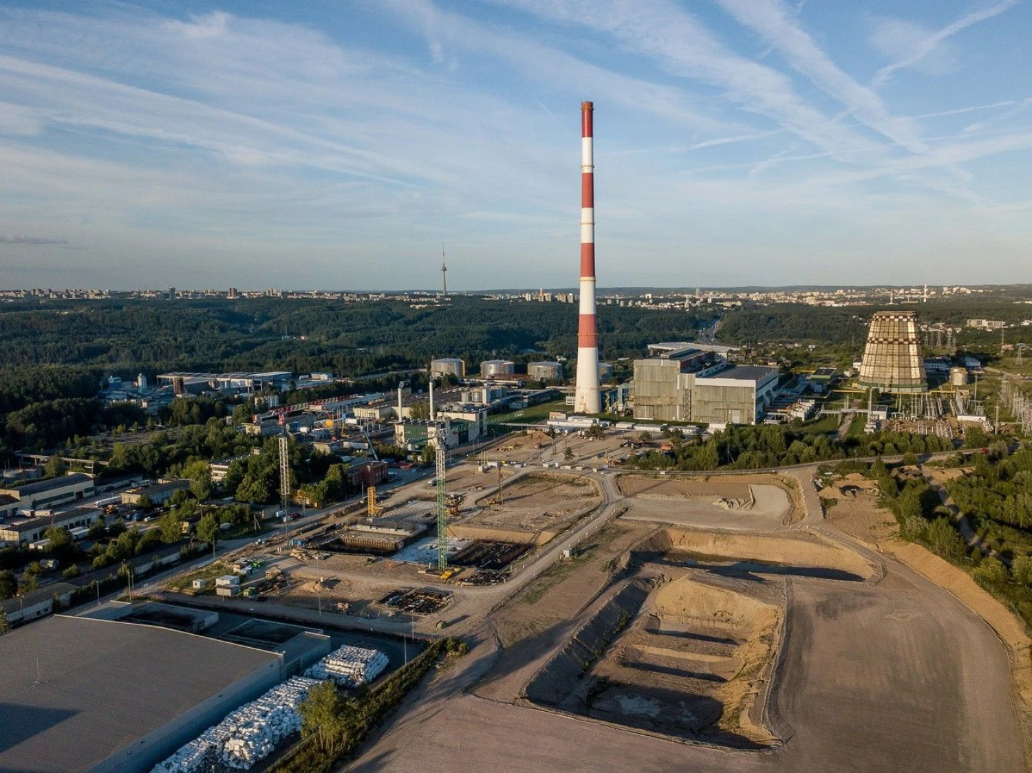 Statoma Vilniaus kogeneracinė jėgainė, prie Gariūnų turgaus. Vladimiro Ivanovo (VŽ) nuotr.