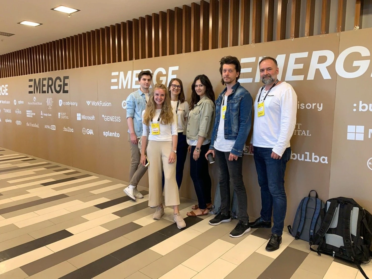 „RedTrack“ komanda „Emerge“ renginyje. Vladas Zhovtenko, startuolio vadovas, – dešinėje. Asmeninio archyvo nuotr.