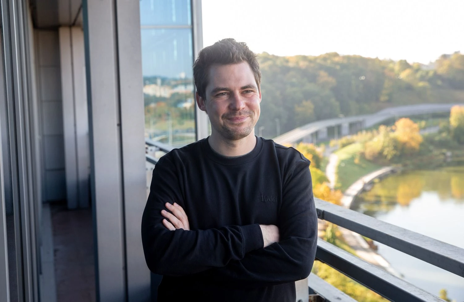 „Sklandžiai ir kokybiškai veikiančios paslaugos yra mūsų veiklos pagrindas, to iš mūsų tikisi 30 milijonų „Vinted“ bendruomenės narių visoje Europoje“, – sandorį komentuoja Mantas Mikuckas, „Vinted“ vykdomasis direktorius. Juditos Grigelytės (VŽ) nuotr.