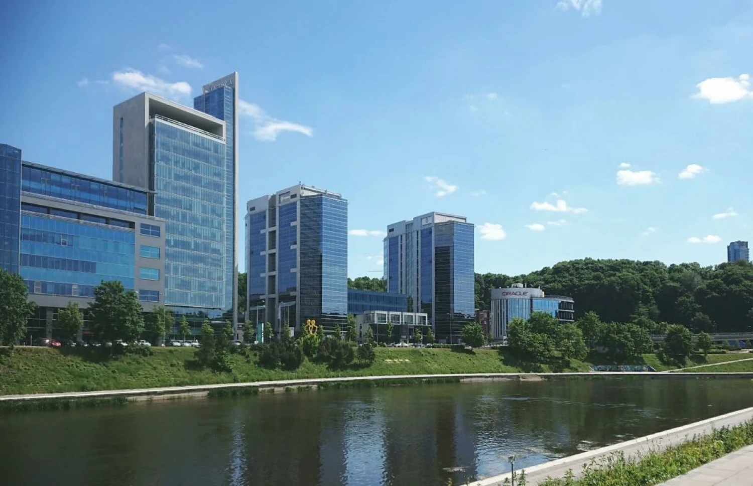 Bendrovės vizualizacija.