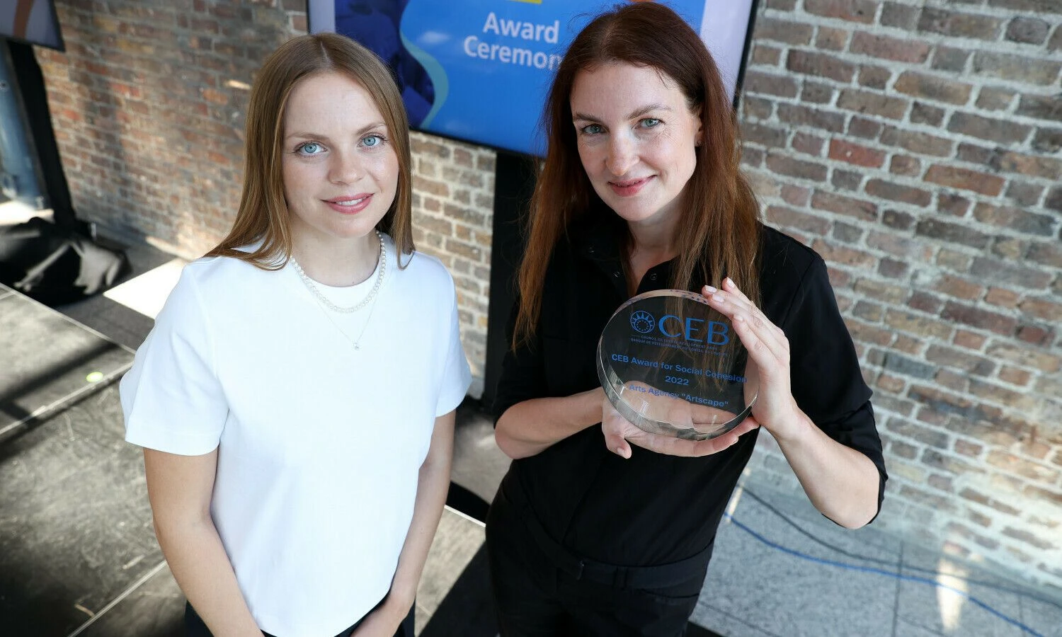 „Artscape“ programų direktorė Ieva Šlechtavičiūtė (kairėje) ir „Artscape“ įkūrėja, vadovė Aistė Ulubey. „Artscape“ nuotr.