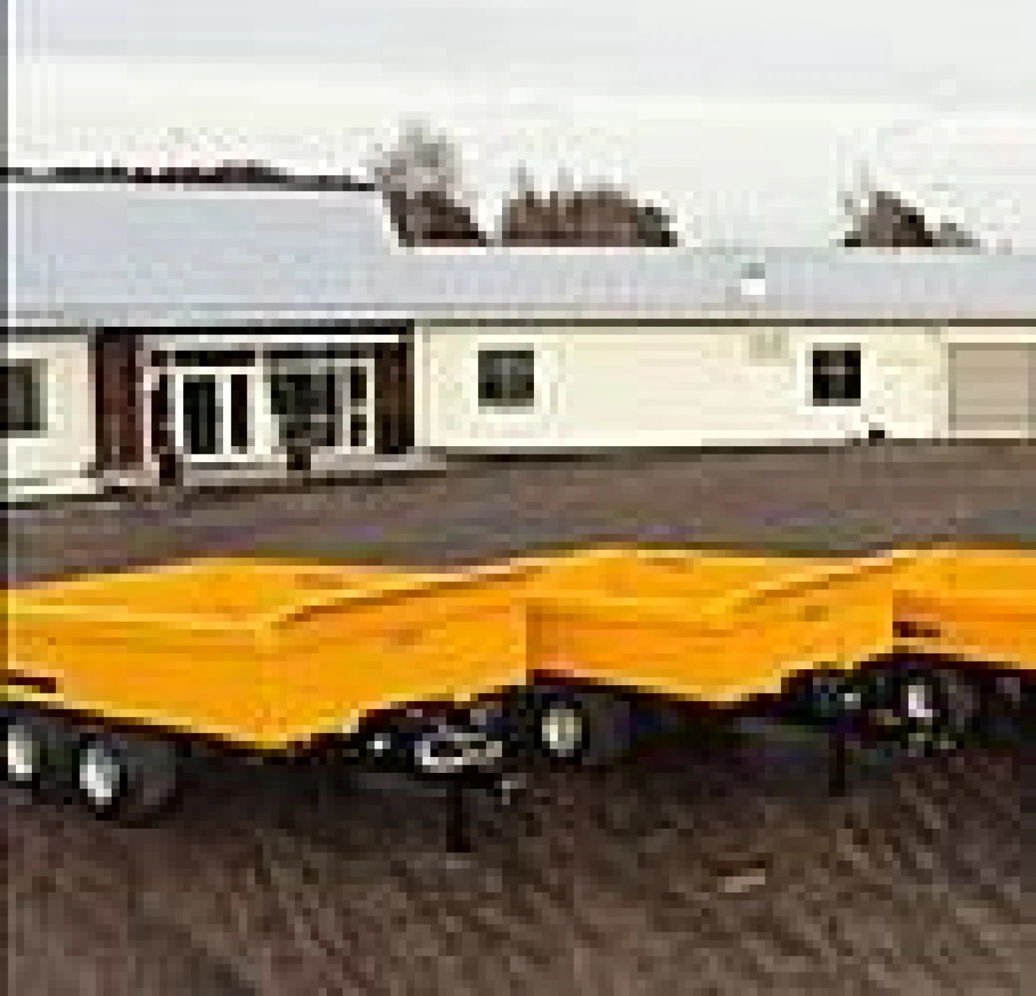 "Universe group" nuomojamos puspriekabės.