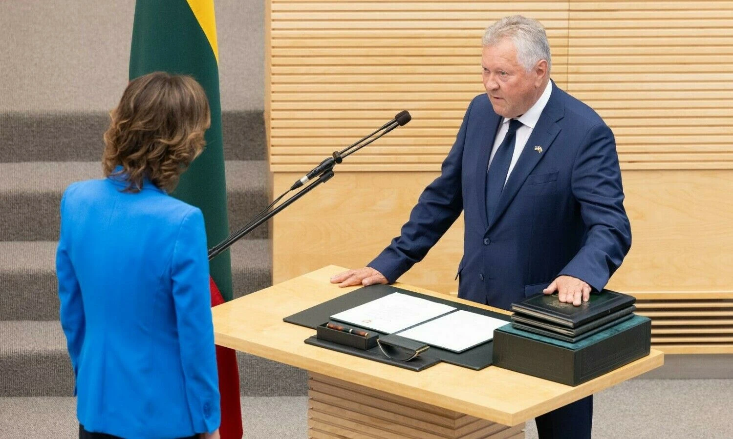 Seime prisiekia žemės ūkio ministras Kazys Starkevičius. Juditos Grigelytės (VŽ) nuotr.
