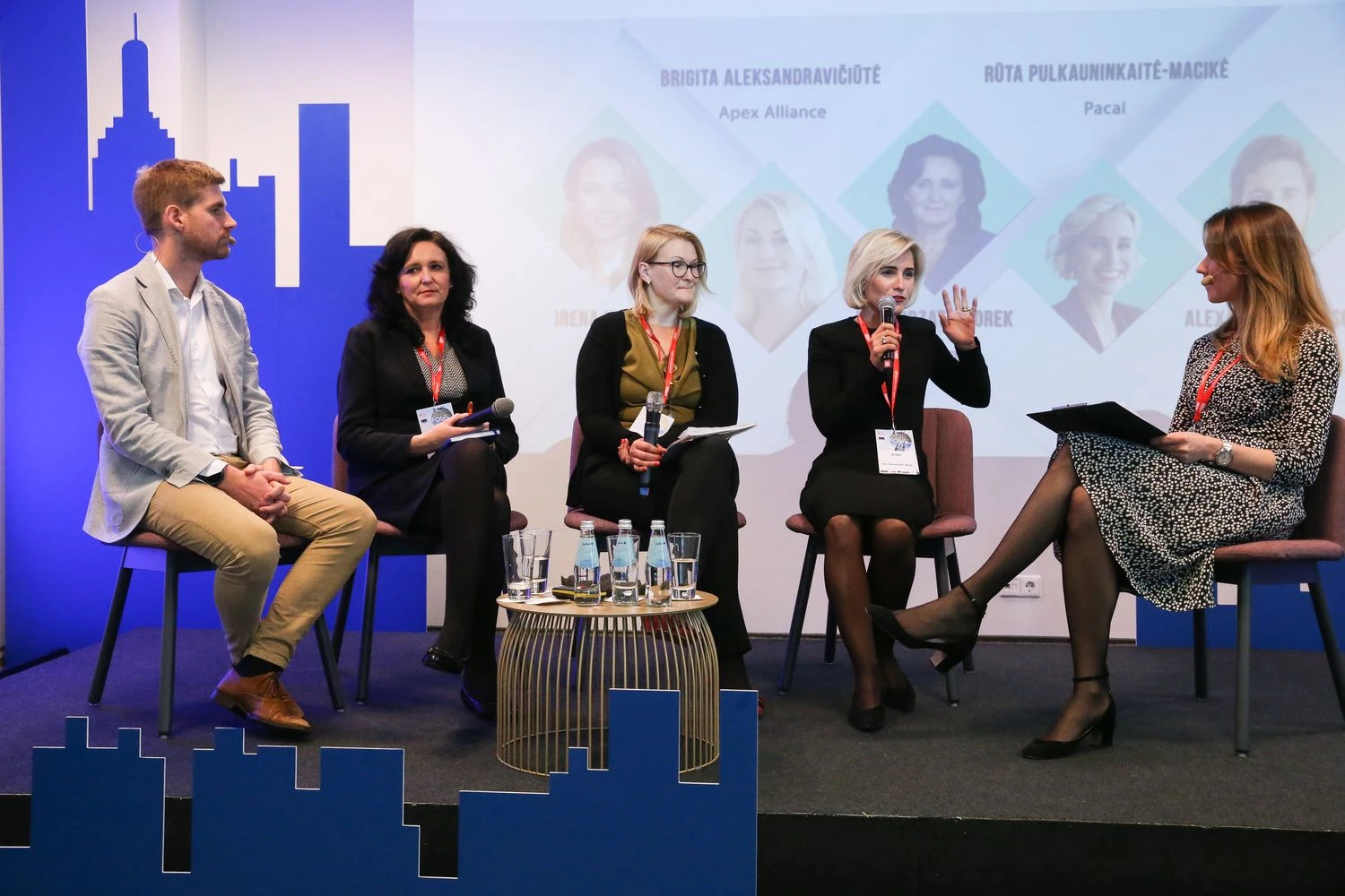Diskusija „Kas laukia Baltijos viešbučių rinkos?“ Antra iš kairės – Malgorzata Morek, „Hilton“ plėtros vadovė Lenkijai ir Rytų Europai. Vladimiro Ivanovo (VŽ) nuotr.