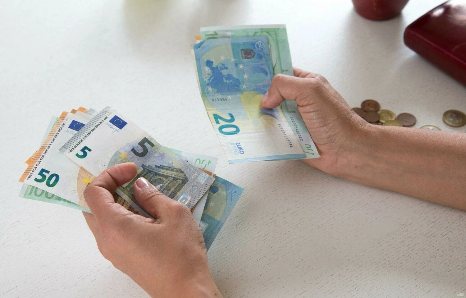 Kitų metų biudžetu numatoma didinti pensijas, socialines išmokas, minimalią algą, neapmokestinamąjį pajamų dydį. Juditos Grigelytės (VŽ) nuotr.