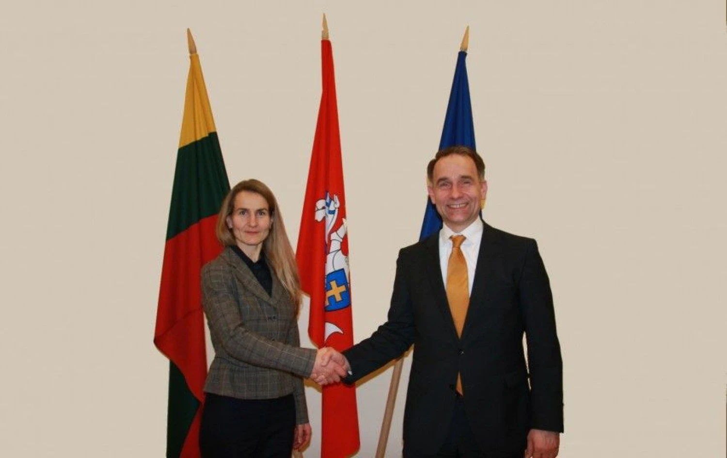 Asta Sungailienė, paskirtoji Lietuvos pašto generalinė direktorė, ir Rokas Masiulis, susisiekimo ministras. Ministerijos nuotr.
