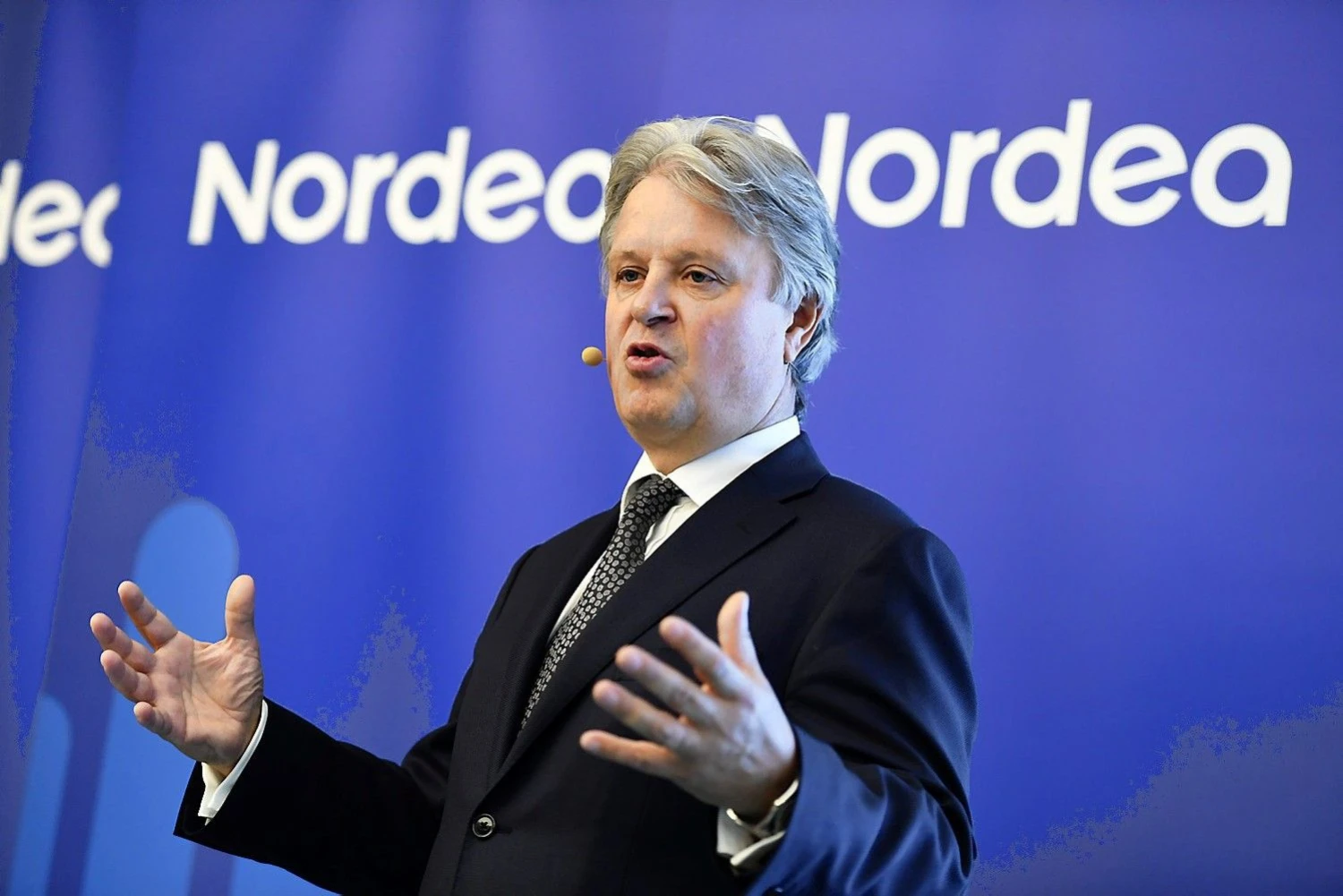 Casperas von Koskullas, „Nordea“ vadovas ir prezidentas, praneša apie sprendimą perkelti banko būstinę į Suomiją. Lehtikuva/Vesa Moilanen (Reuters / Scanpix) nuotr.