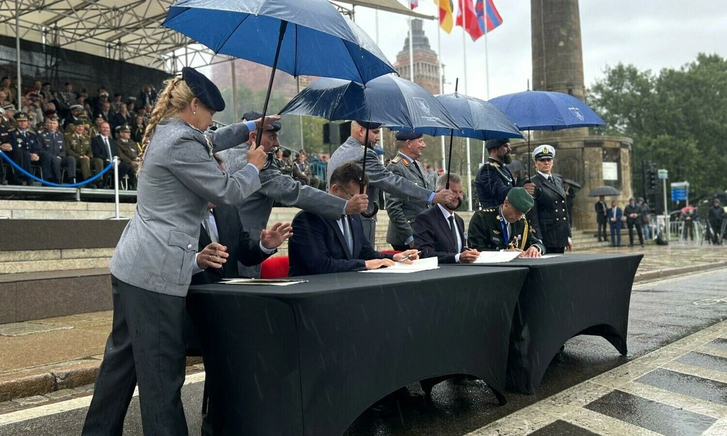 Ketinimų laiško pasirašymas. KAM nuotr.