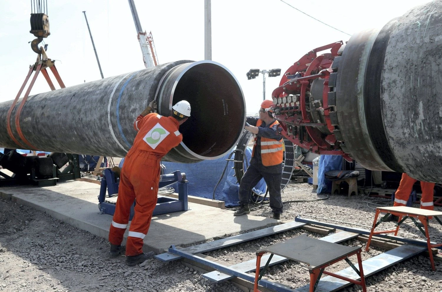 Darbininkai tiesia Nord Stream 2 dijų vamzdį, Kingiseppas, Leningrado regions, Rusija. Anton Vaganov (Reuters/Scanpix) nuotr.