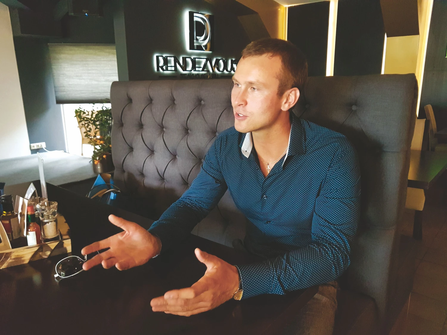 Jevgenijus Šuklinas, olimpinis kanojų sporto vicečempionas, picerijos ir restorano Visagine bendraturtis: „Apsisprendėme, kad gyvensime čia, savo pinigus investuosime į savo miestą, norime, kad mieste būtų visko, ko tik gali prireikti.“  Naglio Navako (VŽ) nuotr.