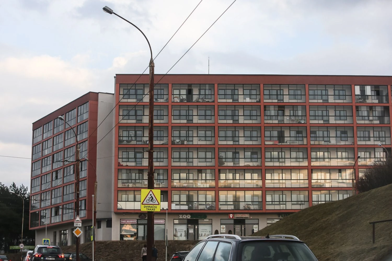 Vilniuje, Sausio 13-osios g. 2, esantis daugiabutis „Karolinos parkas“. Vladimiro Ivanovo (VŽ) nuotr.