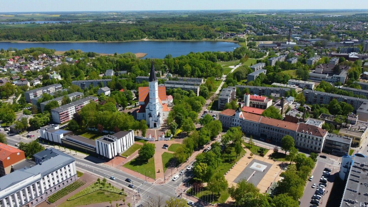 Šiauliuose per pastaruosius metus investuojami milijonai į įvairius infrastruktūros objektus: nuo parkų iki išskirtinių sporto arenų ir verslo plėtrai svarbių objektų.