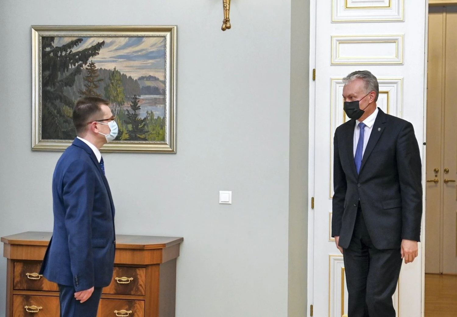 Prezidentas G. Nausėda sukritikavo sveikatos apsaugos ministrą A. Dulkį. Roberto Dačkaus (Prezidento kanceliarija) nuotr.