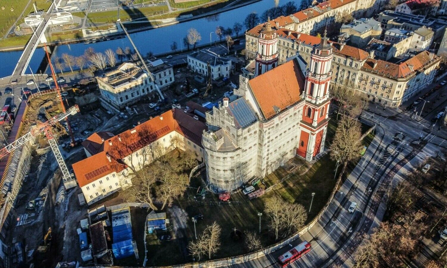 Statybos prie Šv. Apaštalų Pilypo ir Jokūbo bažnyčios teritorijos. Vladimiro Ivanovo (VŽ) nuotr.