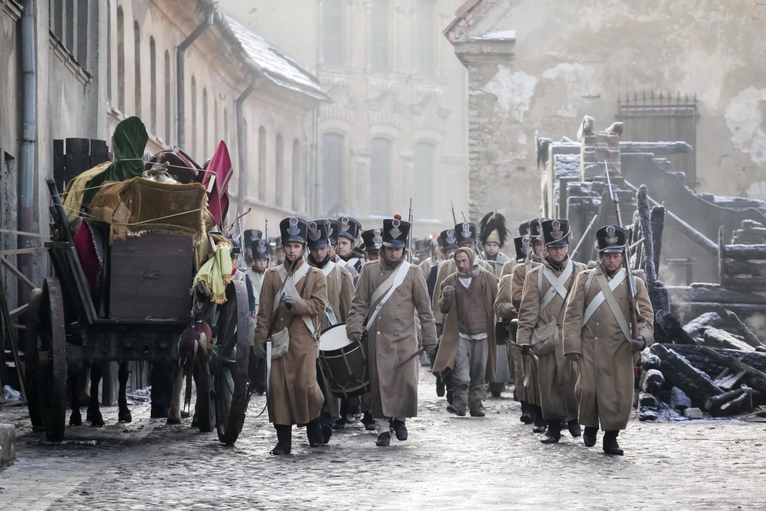 Kadrai iš BBC serialo „Karas ir taika“, Sauliaus Žiūros, VšĮ „Vilniaus kino biuras“ nuotr.