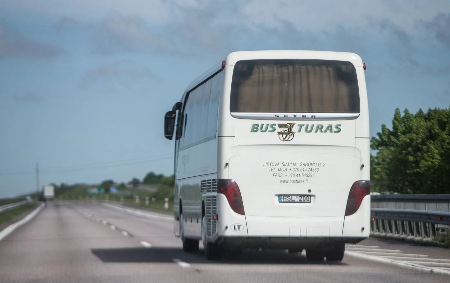 Šiltuoju sezonu naujieji „Busturo“ autobusai daugiausiai važinės turistiniais maršrutais. Juditos Grigelytės (VŽ) nuotr.