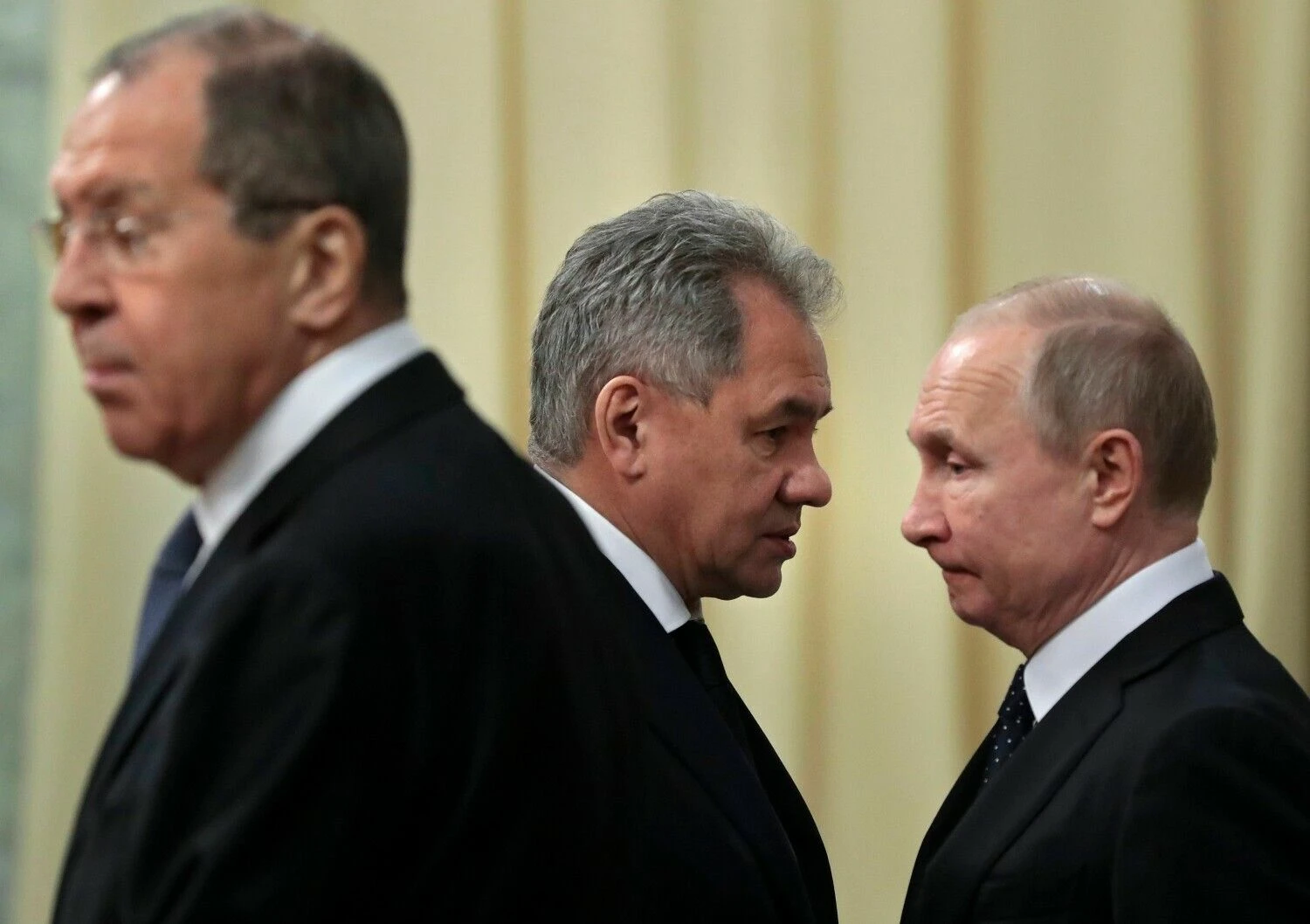 Iš kairės – S. Lavrovas, S. Šoigu, V. Putinas. AFP/„Scanpix“ nuotr.
