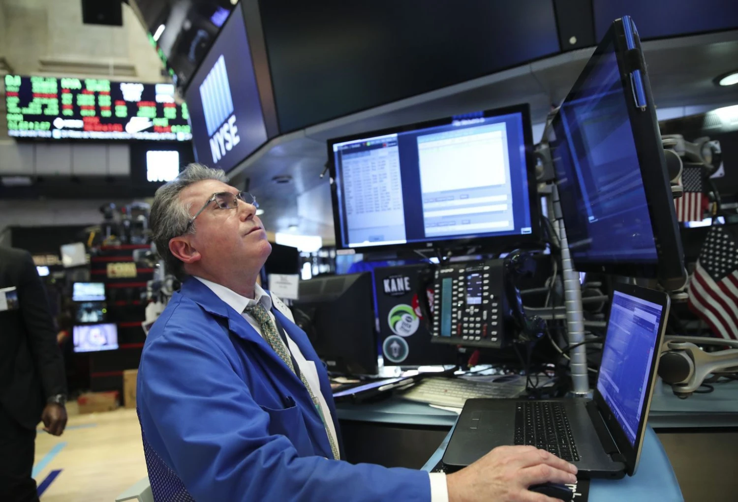 (180521) -- NEW YORK, May 21, 2018 (Xinhua) -- A trader works at the New York Stock Exchange in New York, the United States, on May 21, 2018. U.S. stocks closed higher on Monday. The Dow rose 1.21 percent to 25,013.29, and the S&P 500 rose 0.74 percent to 2,733.01, while the Nasdaq increased 0.54 percent to 7,394.04. (Xinhua/Wang Ying)  - Wang Ying -//CHINENOUVELLE_CHINE012505/Credit:CHINE NOUVELLE/SIPA/1805220847