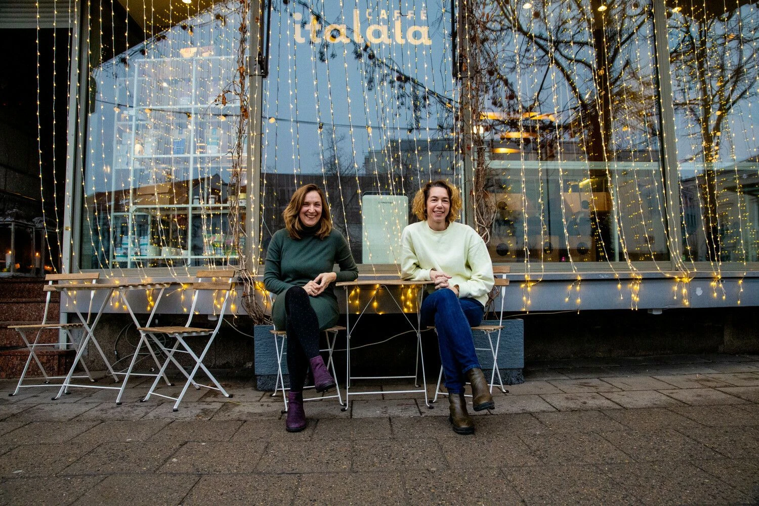 Julija Pangonienė (kairėje) ir Ramunė Vaitekonytė, UAB „Italala kava“, valdančios rūšinės kavos namus „Italala Caffe“, įkūrėjos. Vladimiro Ivanovo (VŽ) nuotr.