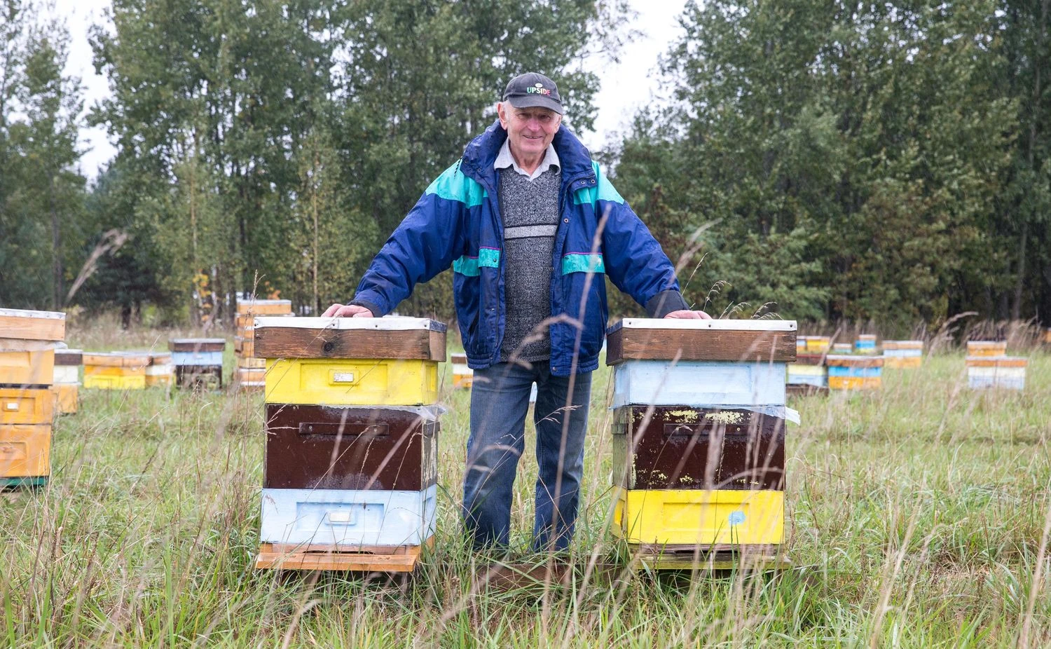 Bitininkas Aleksandras Kavaliauskas Panevėžio rajone turi daugiau kaip 600 bičių avilių. Juditos Grigelytės (VŽ) nuotr.