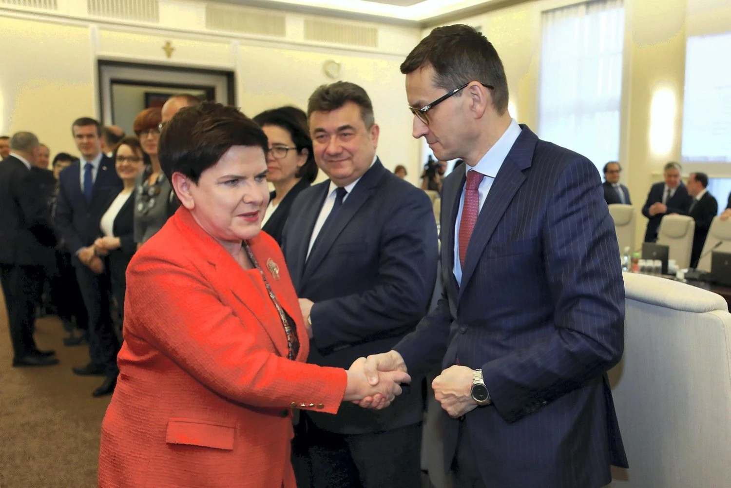 Beata Szydlo, Lenkijos ministrė pirmininkė, perduos savo postą Mateuszui Morawieckiui (dešinėje). Slawomiro Kaminskio („Reuters“ / „Scanpix“) nuotr.