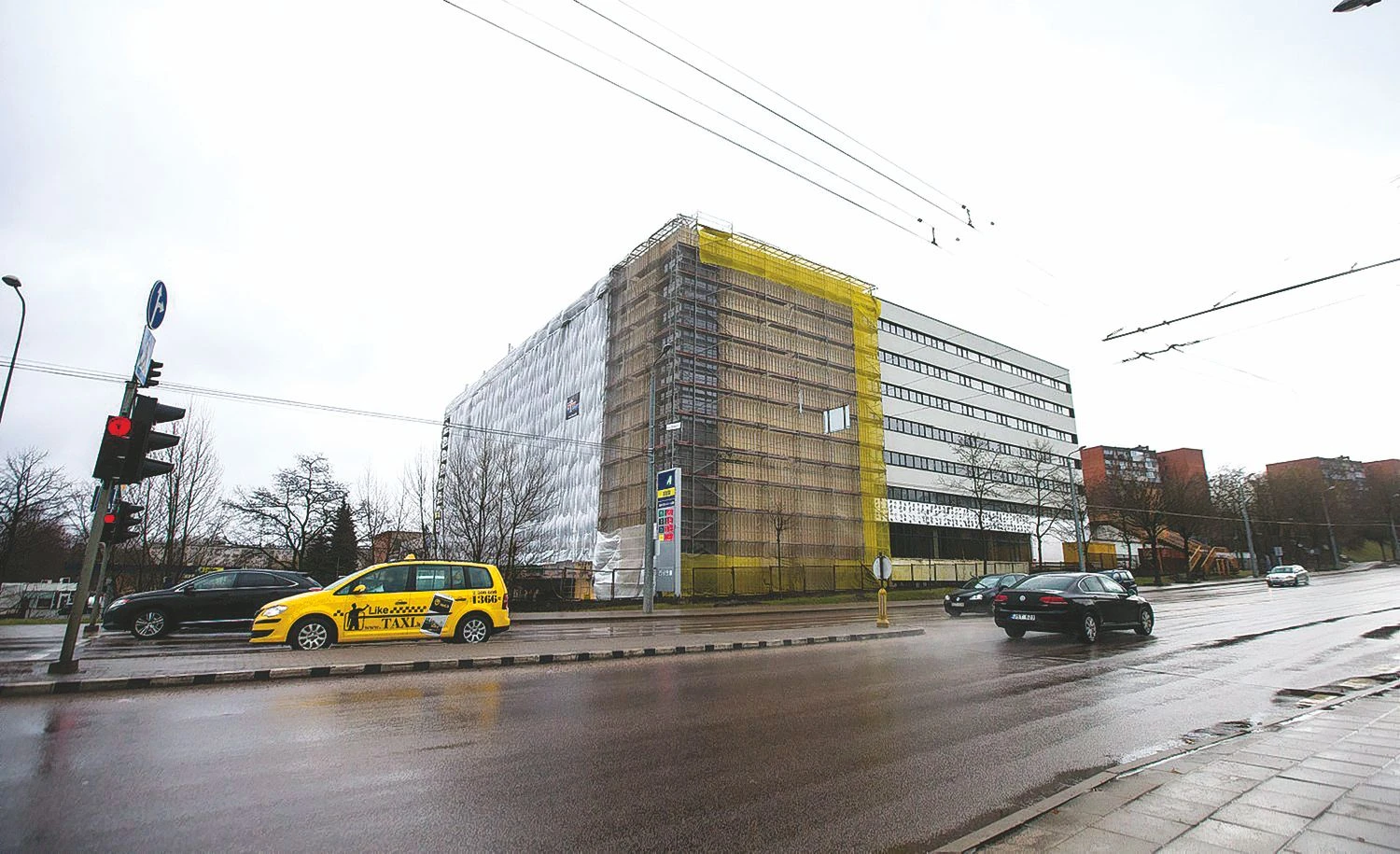 Rekonstruojamas senasis taksi parkas Vilniuje, Naujininkų mikrorajone. Juditos Grigelytės (VŽ) nuotr.