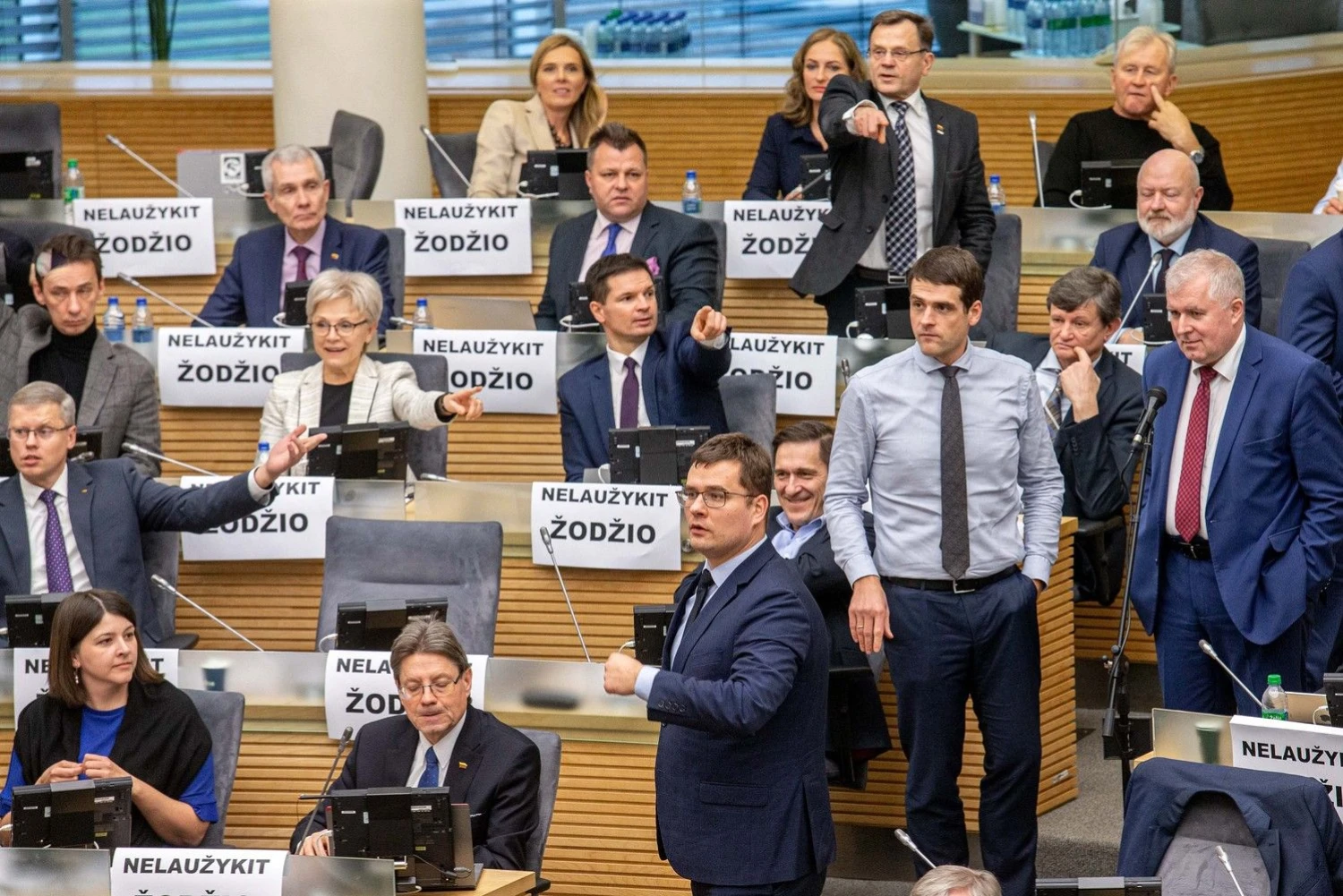 Priimant 2020 m. biudžetą Seime opozicija priminė valdantiesiems apie jų neįgyvendintus pažadus. Juditos Grigelytės (VŽ) nuotr.