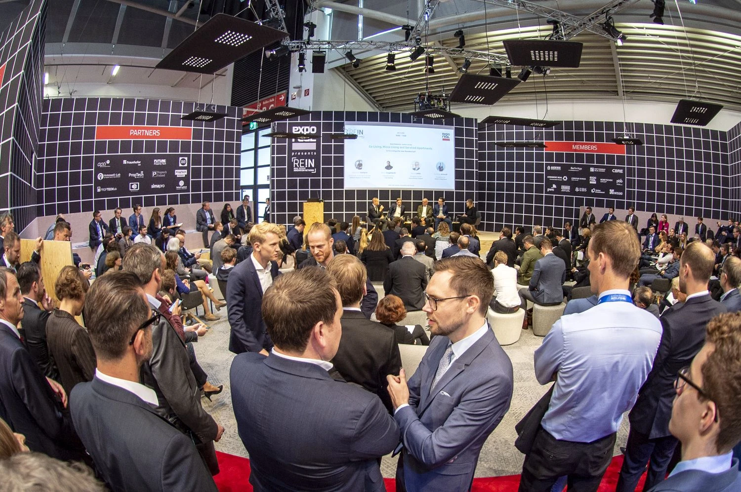 Bendro gyvenimo koncepcijos projektais domisi ir plėtotojai, ir investuotojai. Thomo Plettenbergo („Messe Munchen“) nuotr.