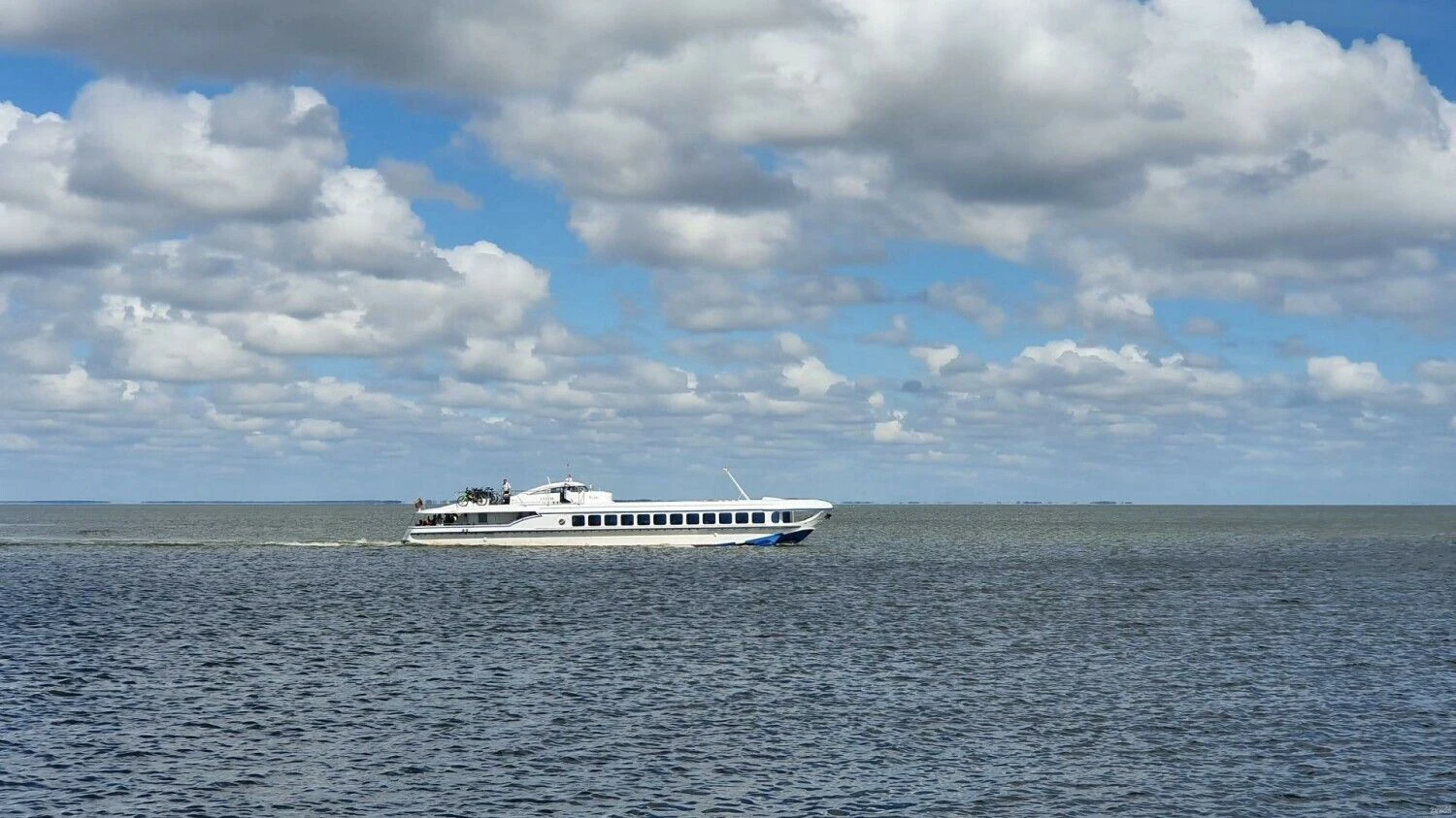 Laivas „Raketa“ Kuršių mariose ties Nida. Lino Butkaus (VŽ) nuotr.