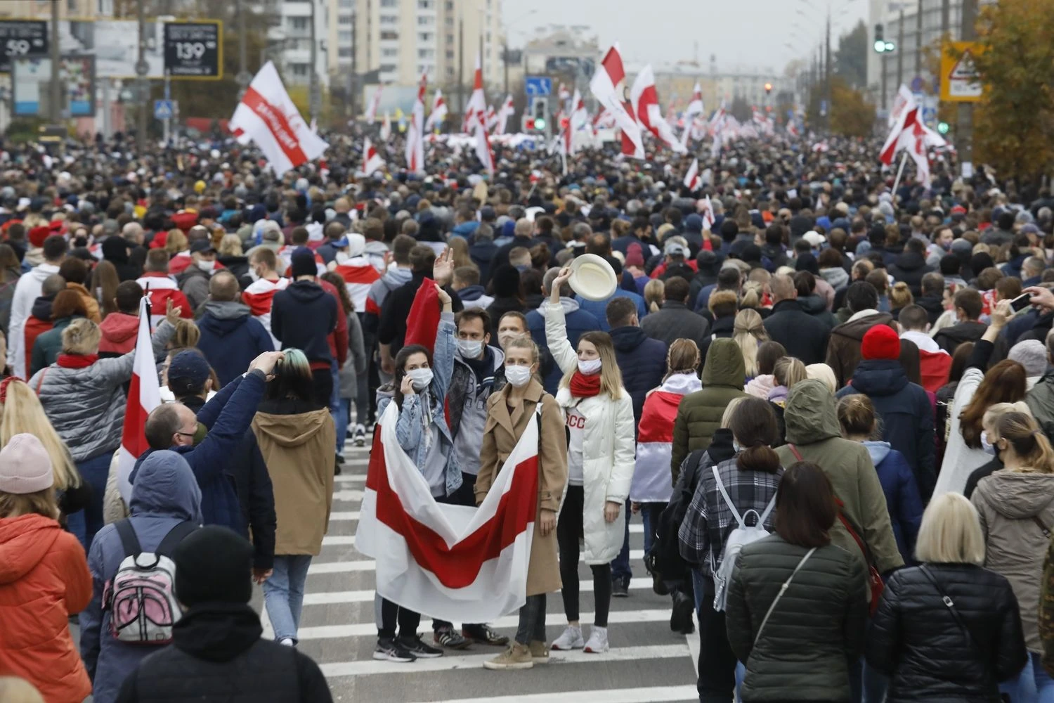 Sekmmadienį tęsėsi protestai Baltarusijoje, Minske dalyvavo daugiau nei 100.000 žmonių. AP/„Scanpix“ nuotr. 