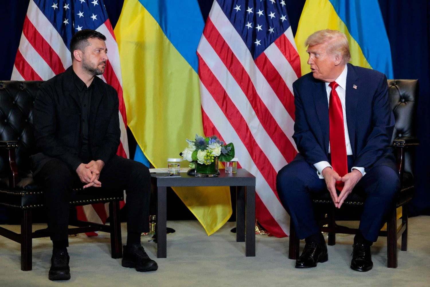 Ukrainos ir JAV prezidentai V. Zelenskis ir D. Trumpas. Chipo Somodevillos („Getty Images“ / AFP / „Scanpix“) nuotr. 