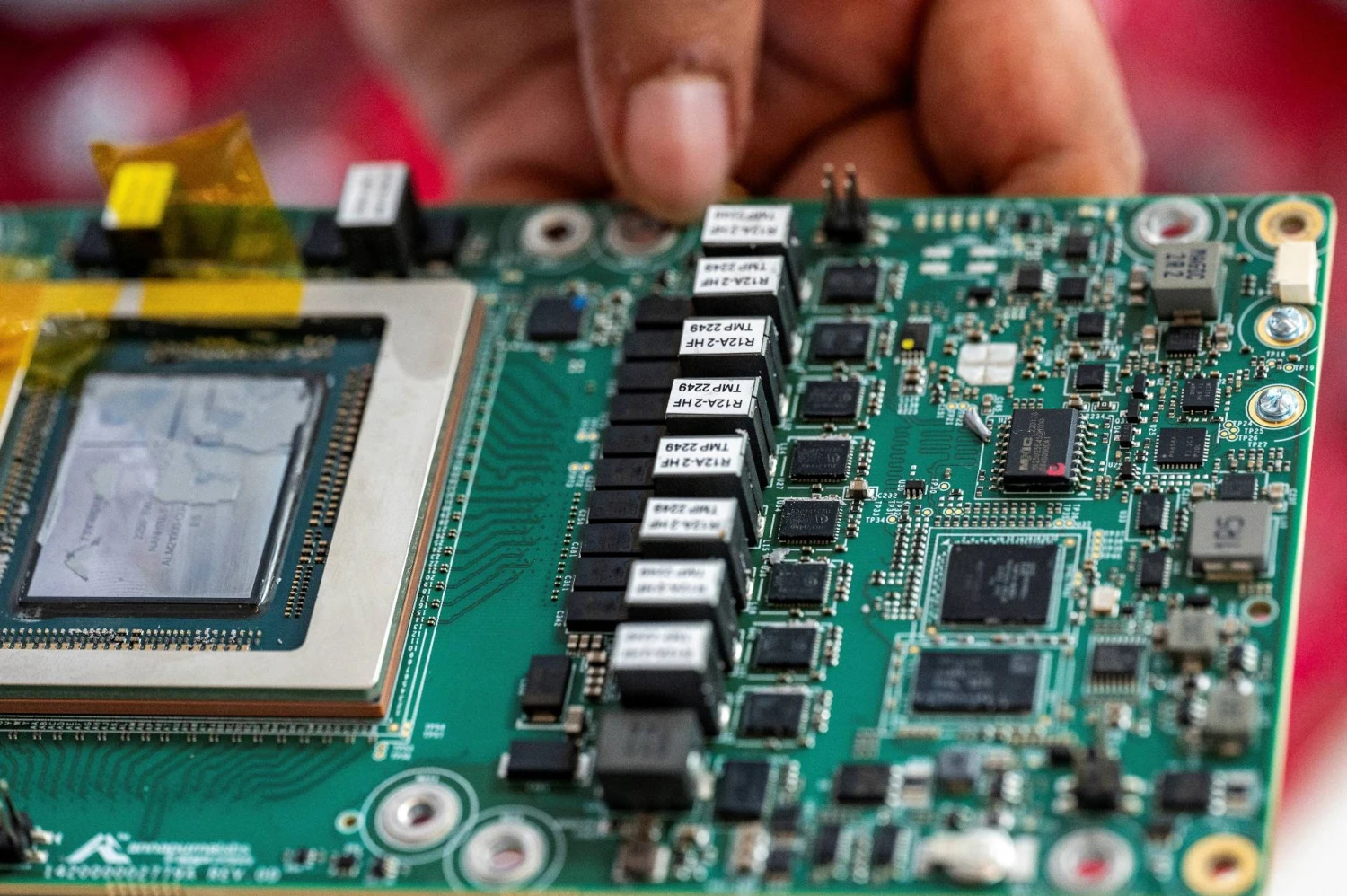 „Annapurna Labs“ sukurtas lustas dirbtiniam intelektui. Sergio Floreso („Reuters“ / „Scanpix“) nuotr.