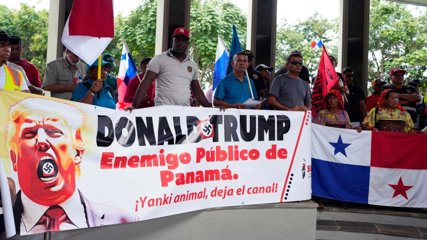Demonstracija Panamoje prieš išrinktąjį JAV prezidentą Donaldą Trumpą 2024 m. gruodžio 31 d. minint 25-ąsias metines, kai JAV perdavė šaliai Panamos kanalą. Arnulfo Franco (AFP / „Scanpix“) nuotr.