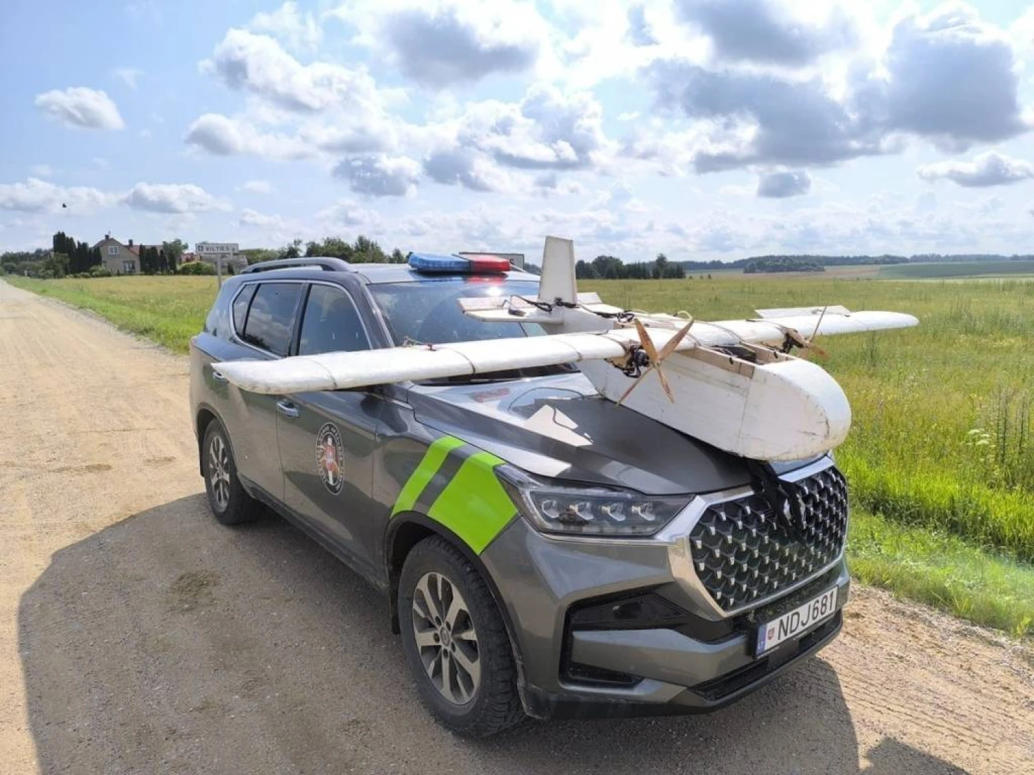 Į Lietuvą įskridęs ir pareigūnų surastas dronas. VSAT nuotr.