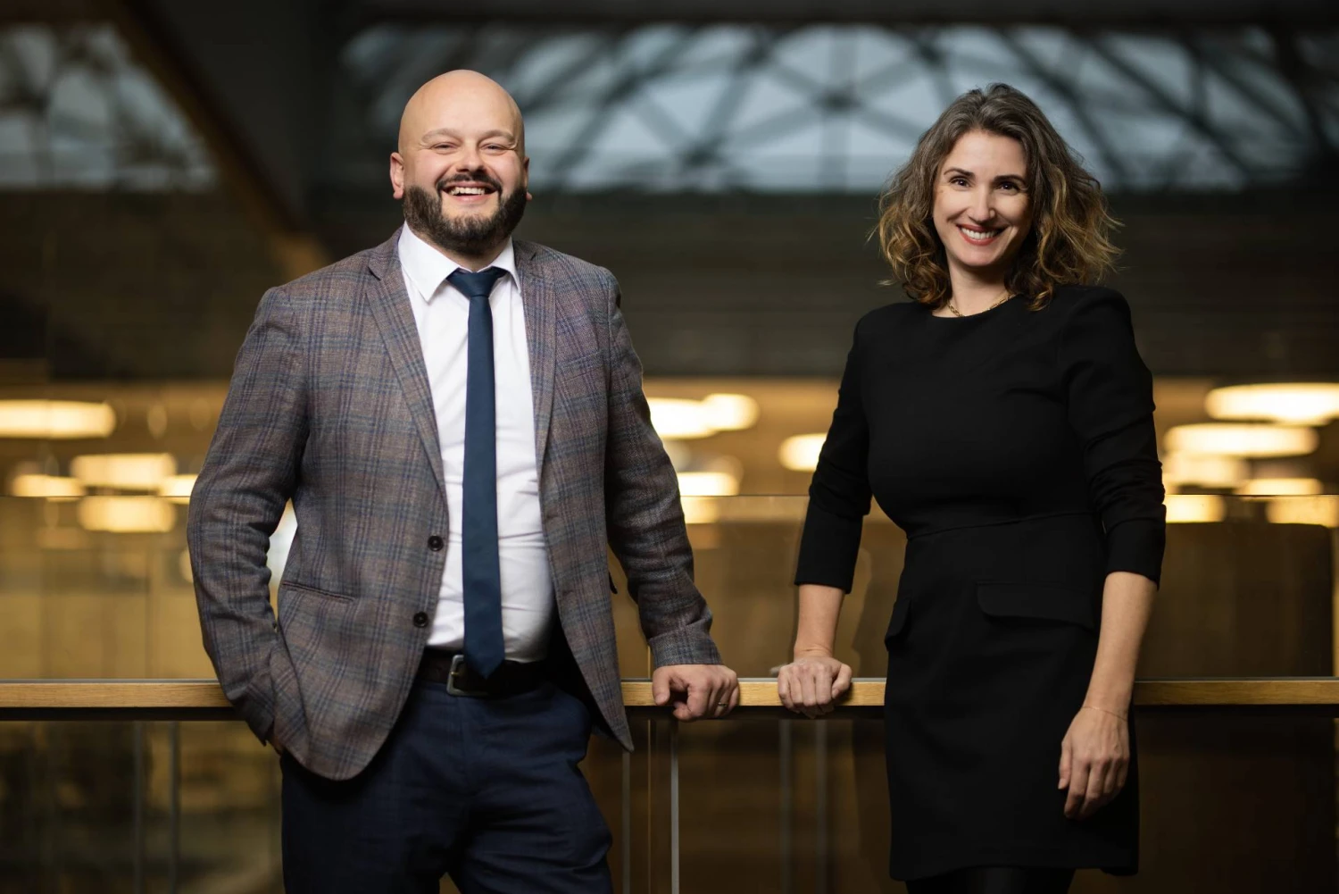 Karolis Vaitkevičius, agentūros „Comms on Duty“ vadovas, ir Laura Dabulytė, agentūros įkūrėja. Bendrovės nuotr.